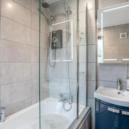 3 Bed In Oc-h33106 펜션 휫비